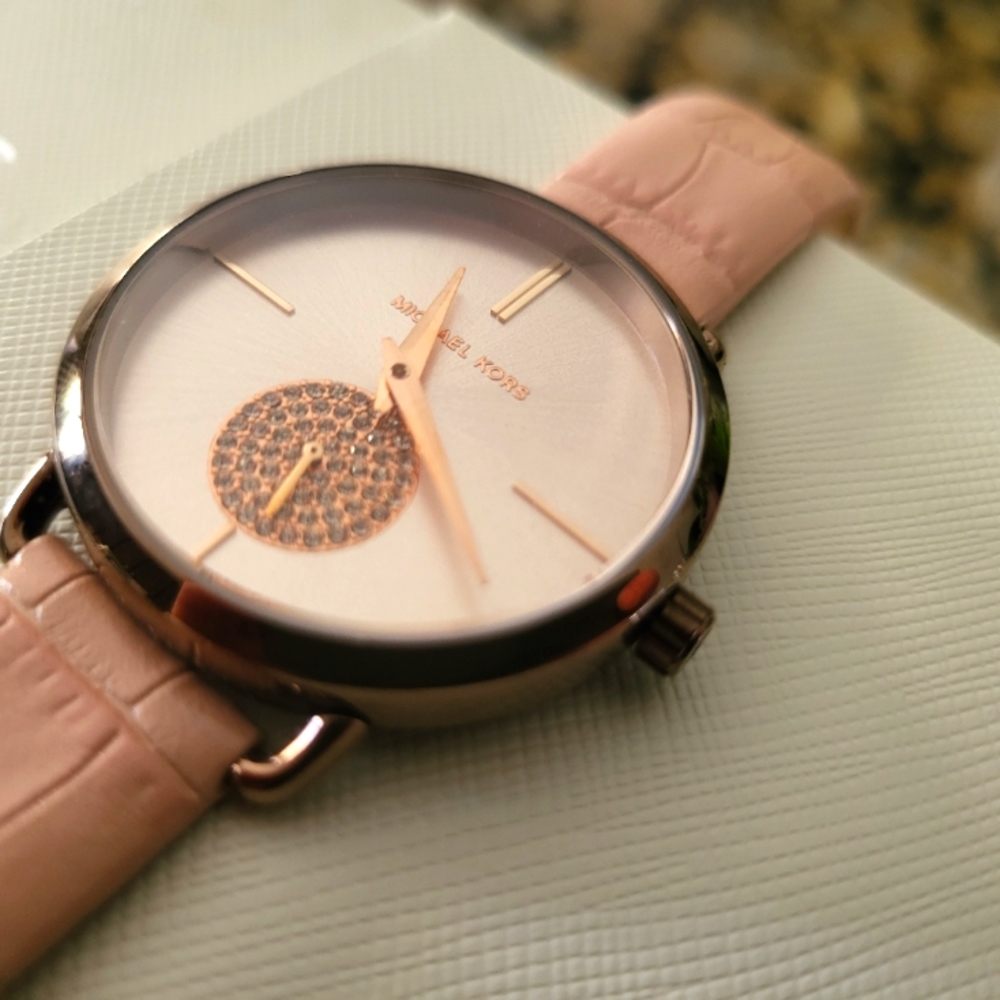 Pink Michael Kors time piece